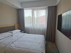 -燕山大酒店