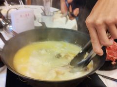 -鲜入围煮花胶鸡海鲜火锅