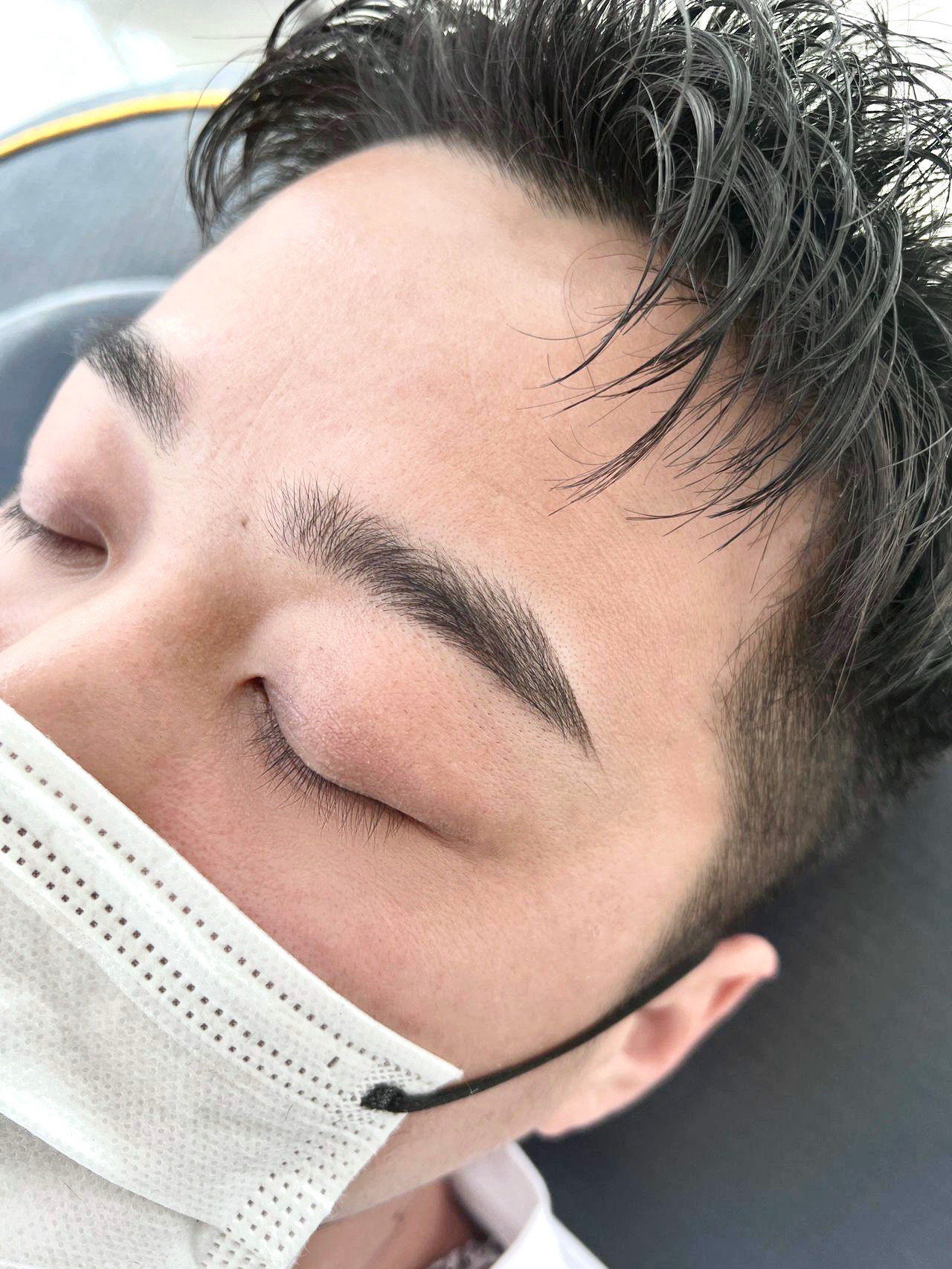这眉毛是自然的吧?