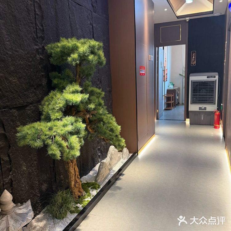 作为北京老字号铜锅涮肉品牌，他家主打传统老北京风味