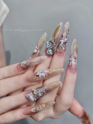 -花岐款式专研健康美甲沙龙