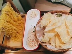 -洪氏嗨捞·广东猪肚鸡·椰子鸡火锅(西咸万象城店)