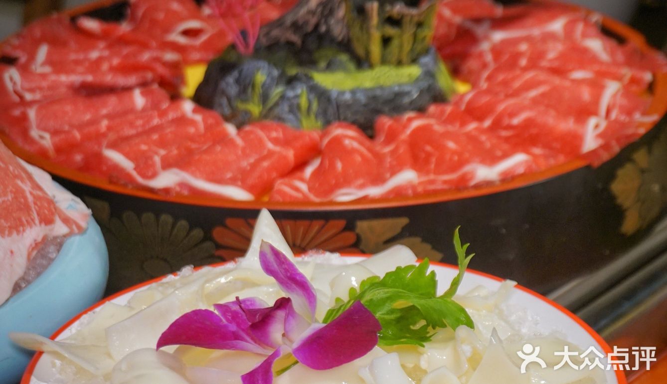 大口炫肉的过瘾四宫格|鸭血豆腐|扯面随便吃