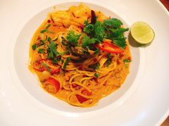 -Chom Cafe and Restaurant