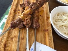 纯羊肉烤肉-歹歹的加个面过油肉拌面