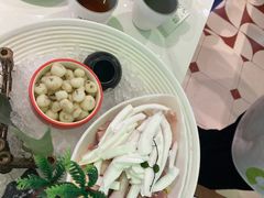 -洪氏嗨捞·广东猪肚鸡·椰子鸡火锅(西咸万象城店)