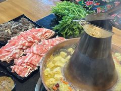 -果松木炭酸菜铜火锅·外婆参鸡汤