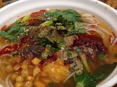 -爆炸头阿姨小四川正宗川味小吃(无任何分店)