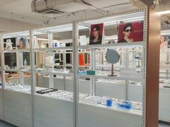 -无奔眼镜·蔡司·依视路授权店(朝阳大悦城店)