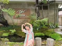 -Chom Cafe and Restaurant