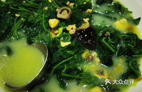 Pidan and Minced Pork in Soup with Mulberry Leaves
