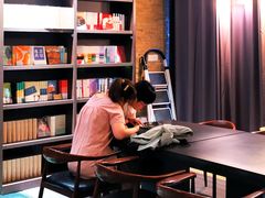 -钟书阁(松江泰晤士小镇店)