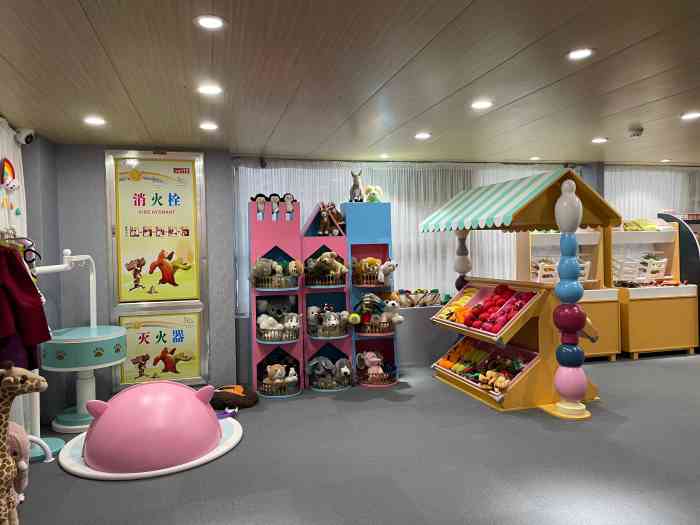 森林象亲子餐厅-"环境.装修风格迥异适合带着小朋友来玩. .