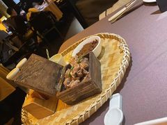 -左庭右院鲜牛肉火锅黑金店(陆家嘴中心店)