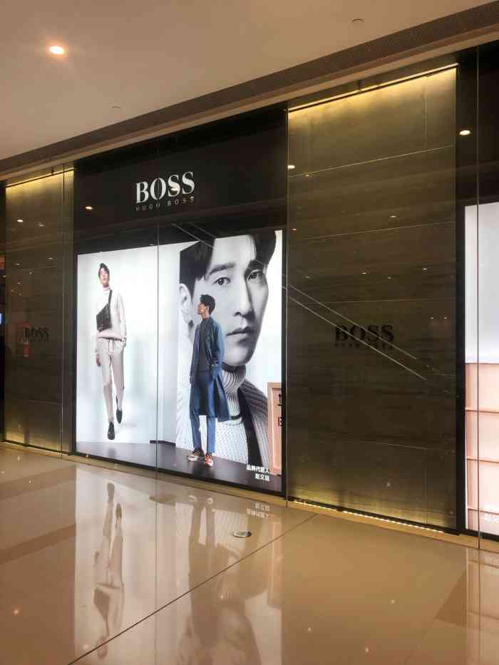 hugo boss(万象城店"作为男装品牌的一线品牌,在万象城的一楼.