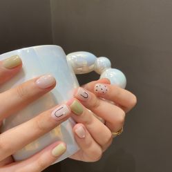-花岐款式专研健康美甲沙龙