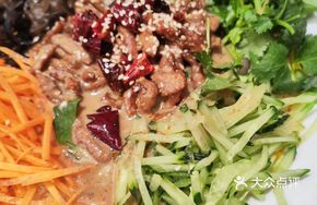 Five-color Shredded Pork with Rice Noodles