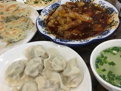 -周家大连水饺(美专校街店)