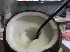 -志龙皇冠吃货椰子铺