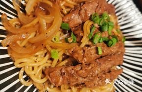 黑椒肥牛焖面