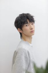 -一家只做男发烫染的店