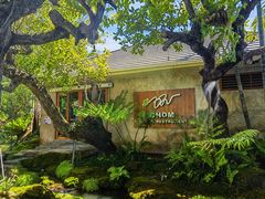 -Chom Cafe and Restaurant