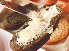 餐前面包黄油-壳里西餐厅Coquille Seafood Bistro(蒙自路店)