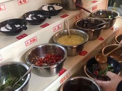 自助调料区-销魂美蛙鱼头火锅(上海首店)