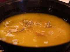 浓厚原只鸡煲花胶汤-鲜入围煮花胶鸡海鲜火锅