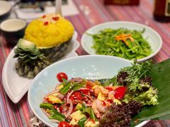 版纳青芒果舂虾仁-老滇山寨•云南特色菜•地方菜•民族风情歌舞表演(金碧店)