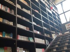 -钟书阁(松江泰晤士小镇店)