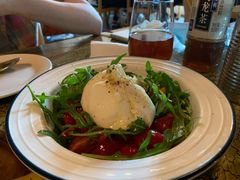 布拉塔奶酪配小番茄沙拉-羽深肉铺 Steak & Wine