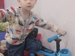 -抱抱熊托育中心(大悦城店)