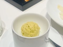 牛油果冰淇淋-荣轩(新荣记环球金融中心店)