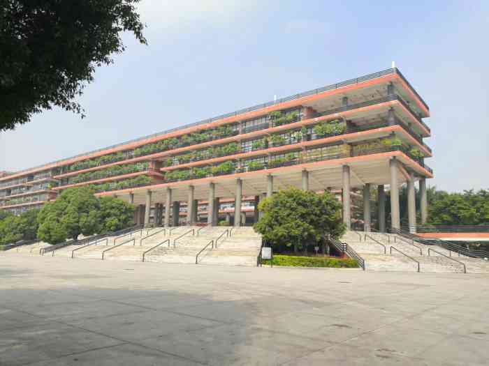 广州美术学院(大学城校区)-"广州每年必去的年度盛世《广美毕业展》今