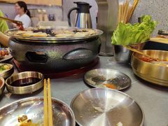 -围炉肉舍•炭烤活鳗•丹东海鲜烤肉(步行街店)