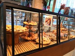 面包甜点陈列柜-Dough&Joe团憩(瑞虹天地月亮湾店)