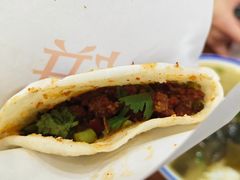 -曾笼笼牛肉饼