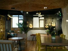 -新华里咖啡书吧(新华书店小寨店)