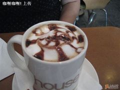 热摩卡,奶泡造型破坏了一点点-榖屋house of flour(张江首店)