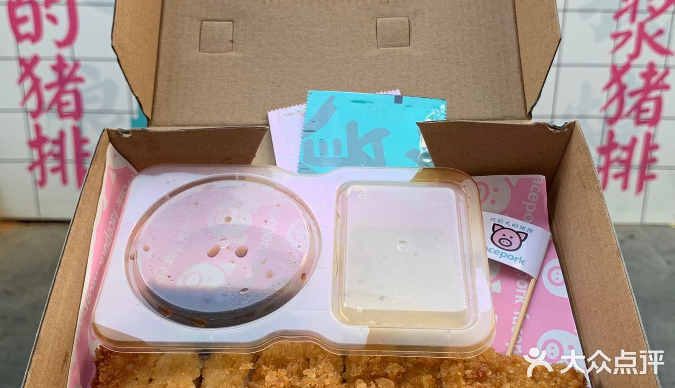 每一个打包盒里 都贴心的准备好了”道具