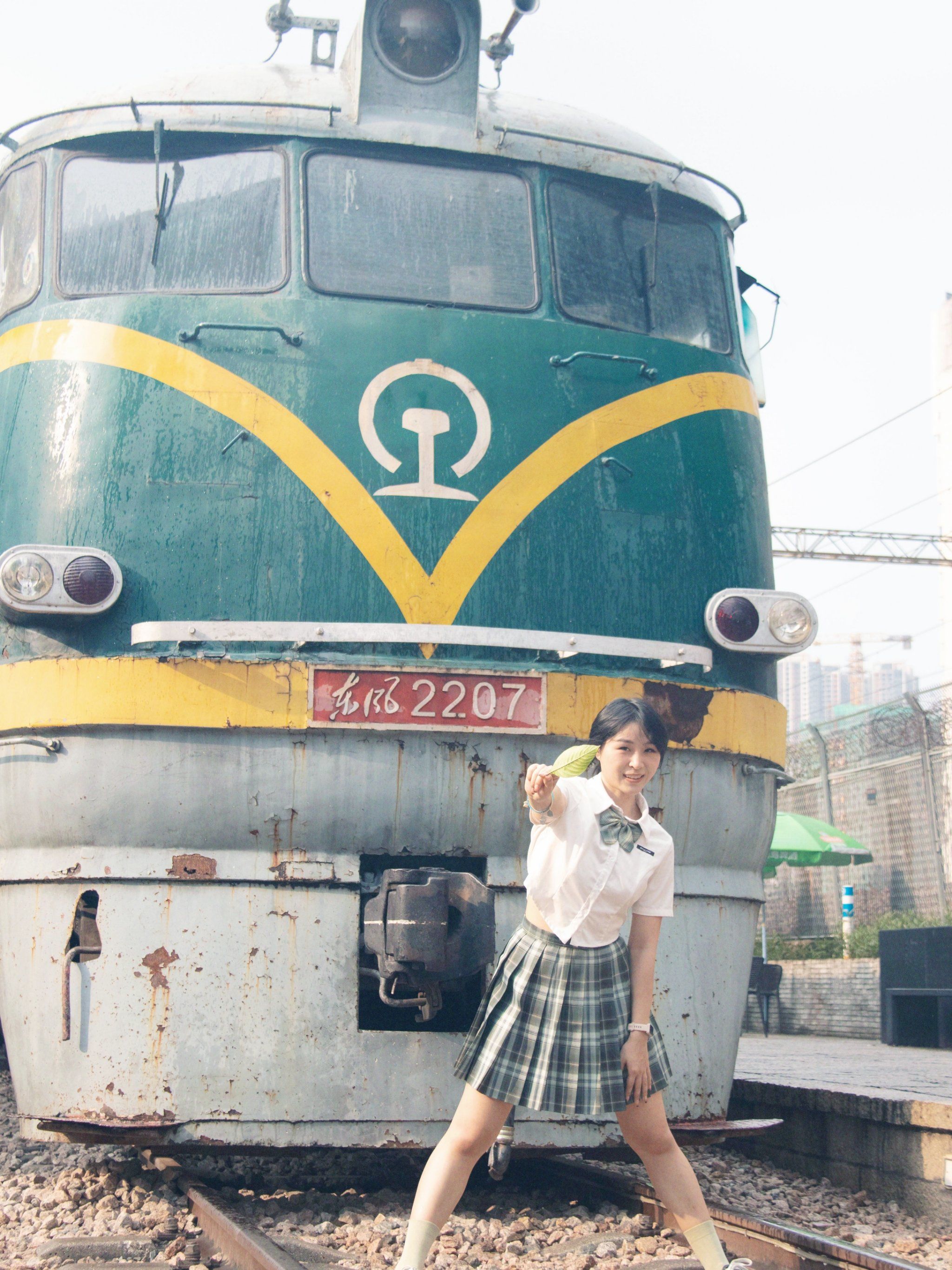 美食创作者#你的jk女孩#绿皮火车#日系写真#开往春天的列车#日系拍照