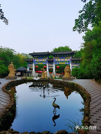 《清平乐.会昌》诗词 东方欲晓，莫道君行早