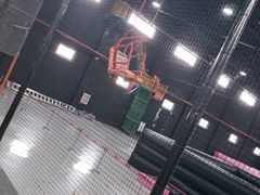 -嘿哟动霸CHUA·新潮玩运动娱乐中心·蹦床滑冰团建乐园