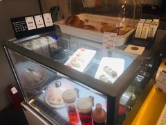 面包甜点陈列柜-KYO COFFEE(胶州路店)
