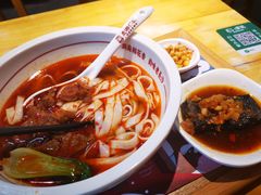 招牌红烧牛肉米粉-呷佬·长沙手工米粉(金沙江路店)