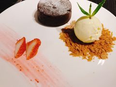 熔岩蛋糕配香草冰淇淋-杭州桐庐康莱德酒店西餐厅-舍