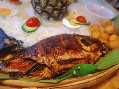 香茅草烤鱼-傣家寨花园主题餐厅