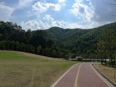 -梅岭月亮湾山体公园