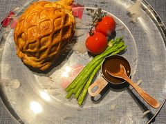 惠灵顿牛排-弦月窗LUNETTE BY AMANDA(复兴路店)